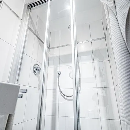 3 Bedroom Stunning In レンネシュタット