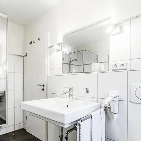 3 Bedroom Stunning In * レンネシュタット